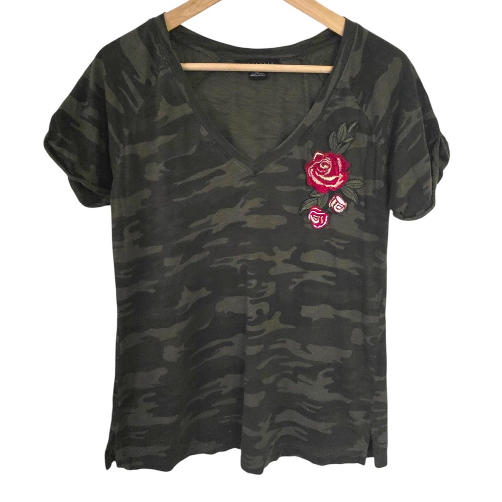 Sanctuary Camo‎ Floral Embroidered Tee V-Neck Rolled Sleeves Green Red Small